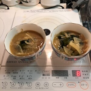 我が家の味噌汁★大根ともやしとワカメ